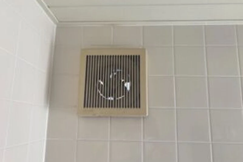 換気扇交換作業(Before)
